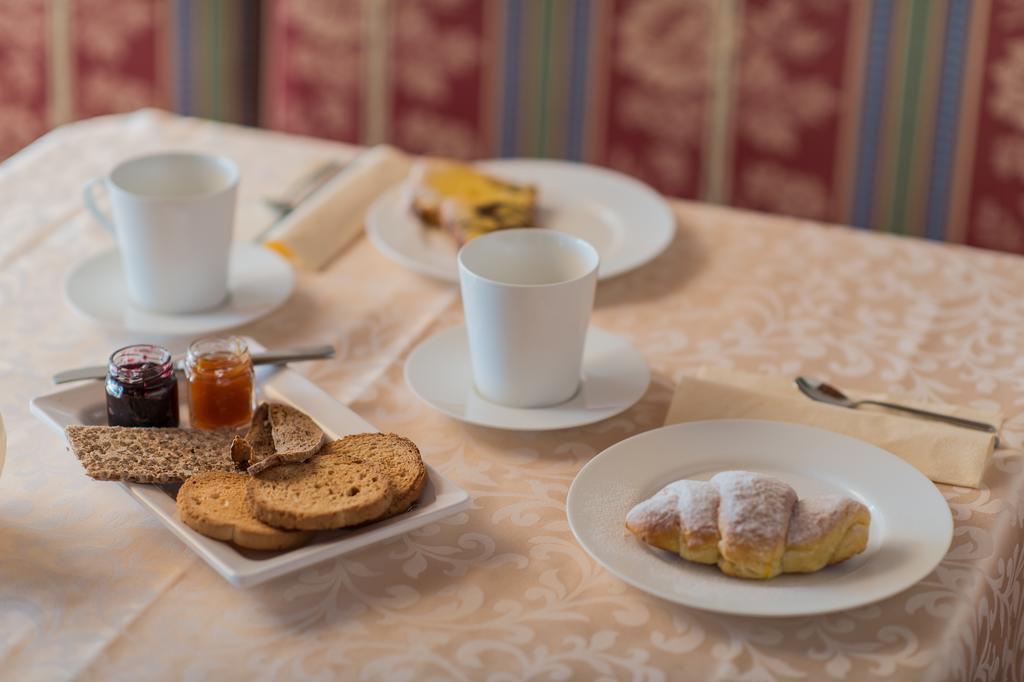 Hotel Garni Hochgruber Brunico Eksteriør bilde