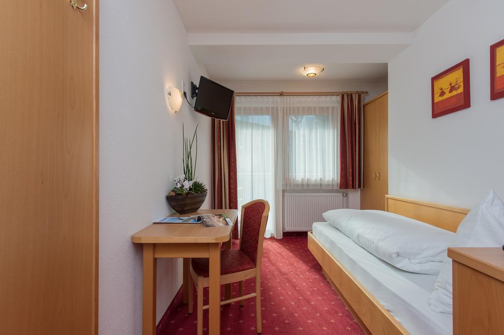 Hotel Garni Hochgruber Brunico Rom bilde